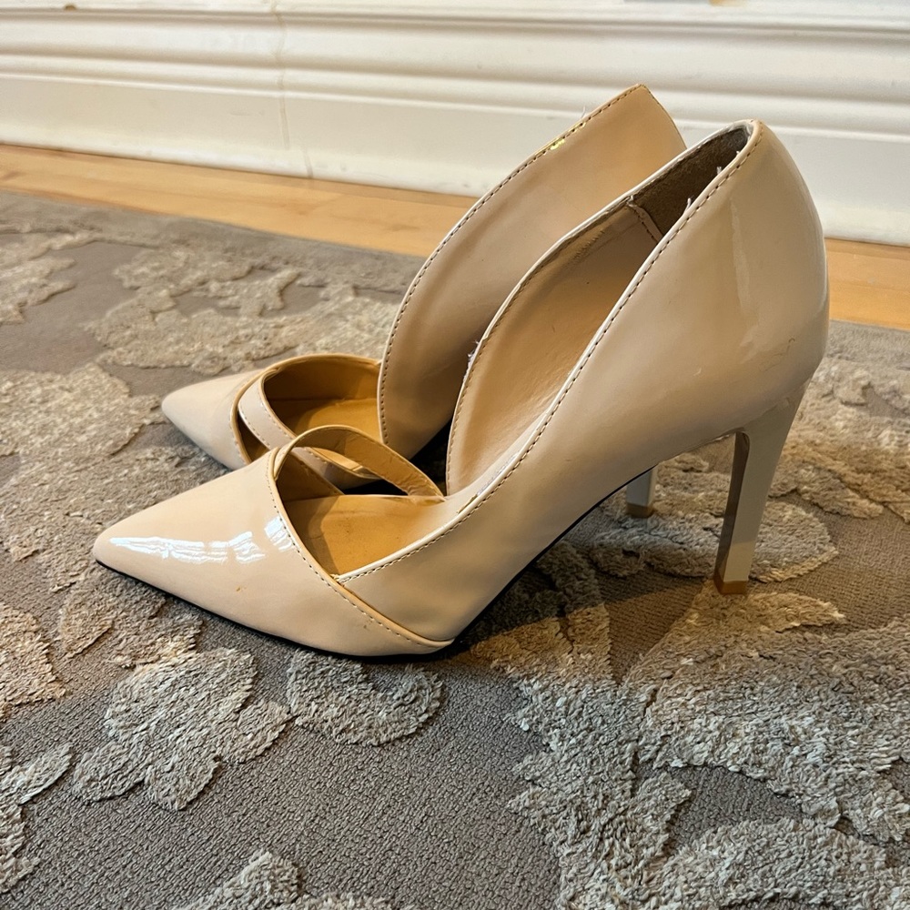 Nude patent pumps size 8